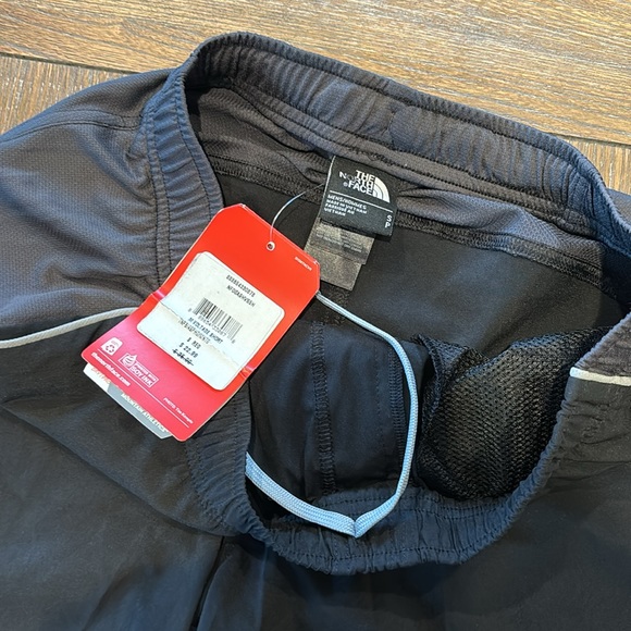 North Face voltage shorts Size Small - Picture 2 of 3